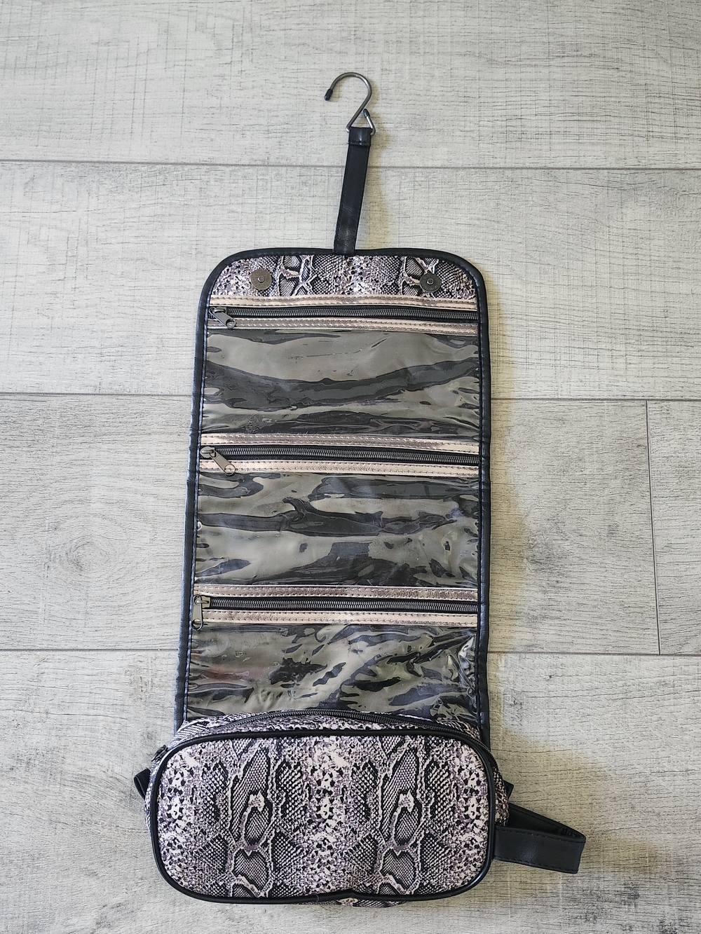 Adrienne Vittadini Studio Makeup Toiletry Travel Bag Snakeskin Design Zip Pocket